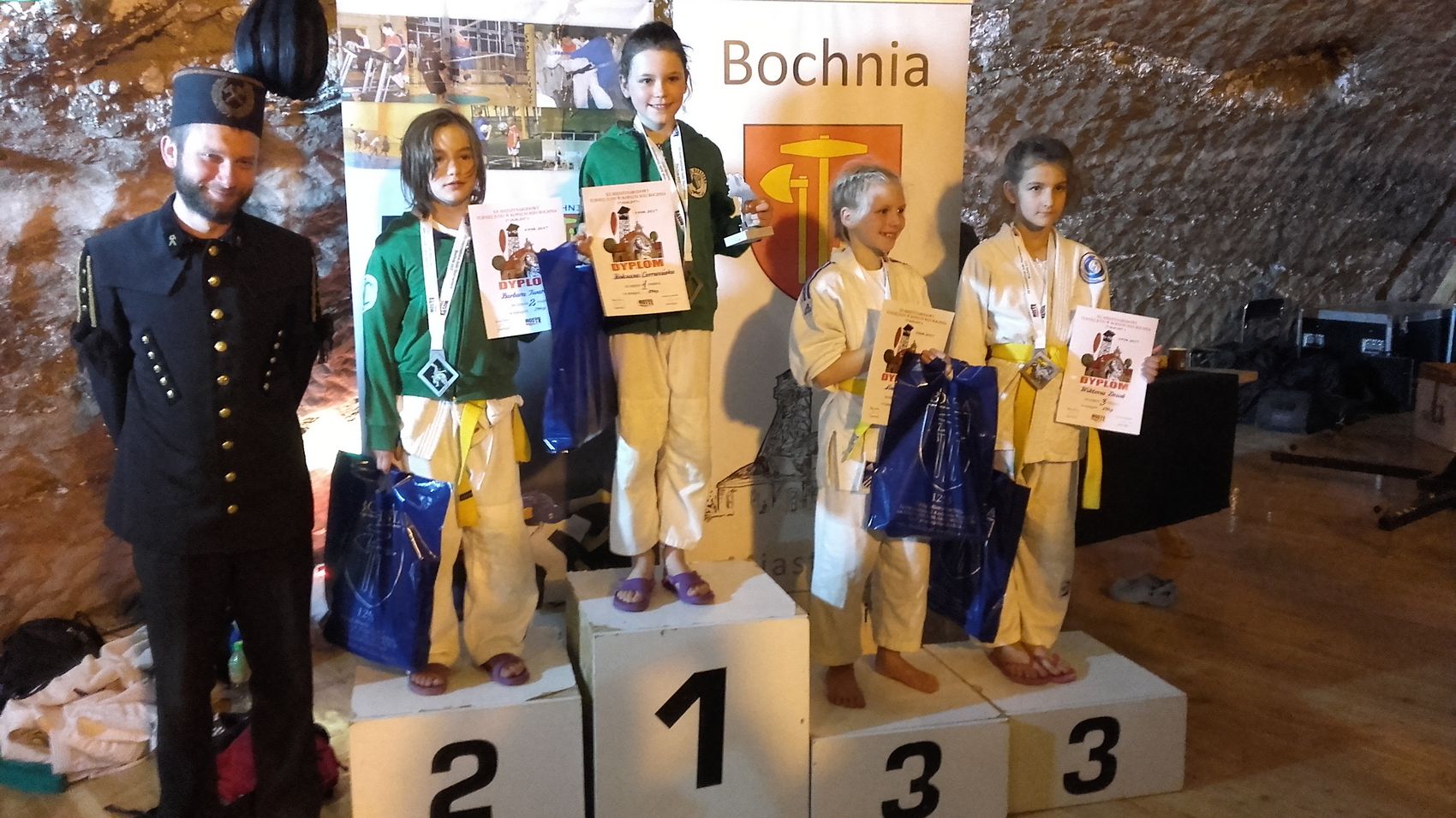 10 medali wywiezionych z kopalni (1)